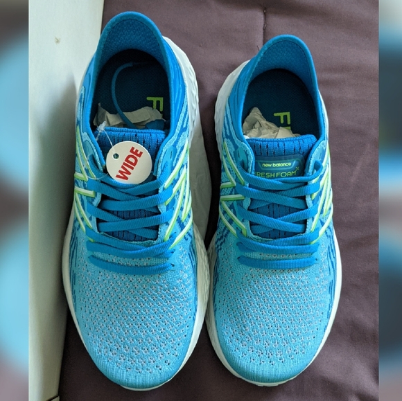 New Balance athletic shoes - Picture 3 of 3